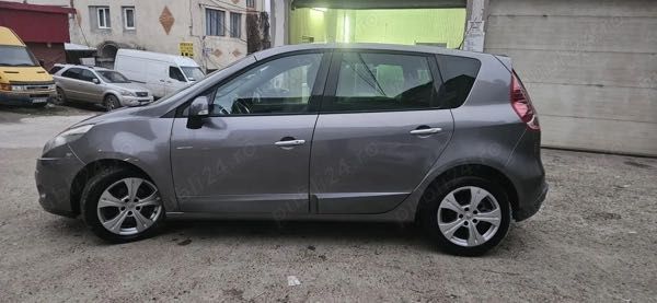 Vând Renault Megane Grand Scenic