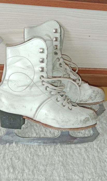 Коньки фигурные, женские.