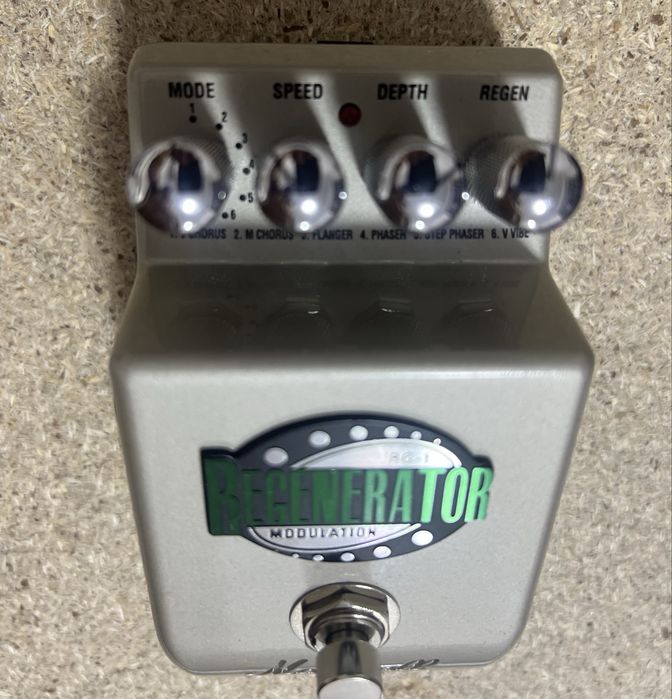 Педаль эффектов Behringer VD400 и Marshall  RG-1