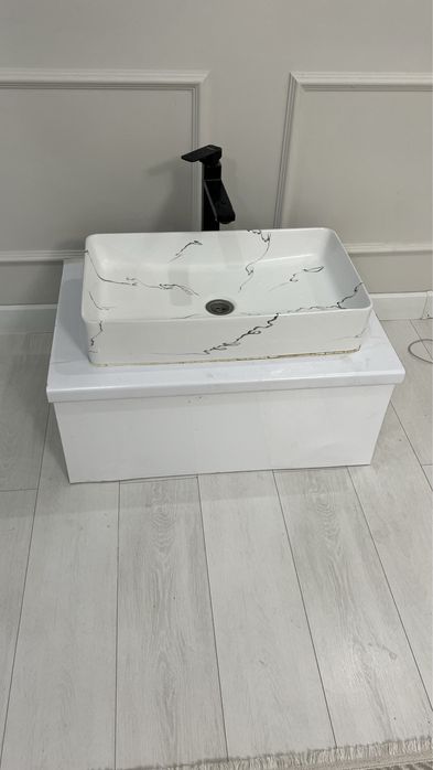 Тумба с раковиной со сместителем