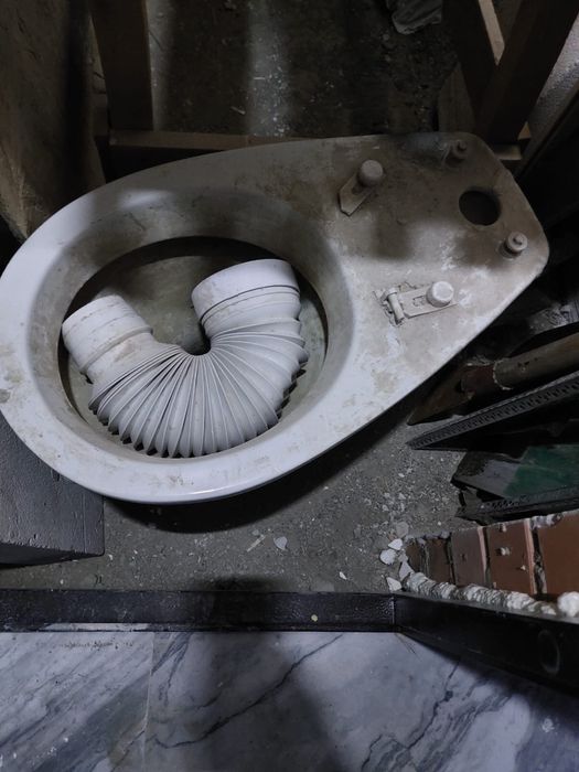 Рабочий унитаз..