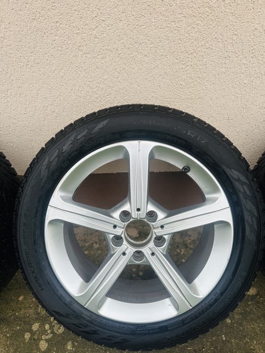 Jante orginale Mercedes cu anvelope de iarna 205/55R17 Nokian