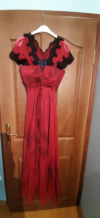 Официални рокли.