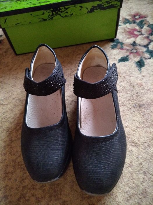 Продам туфли детские