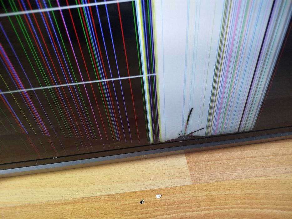 TV PHILIPS 55" SMART с проблем в матрицата