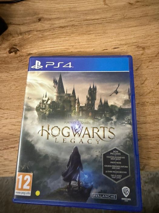 Ps4 slim cu o maneta si statie de incarcare+ Hogwarts Legacy