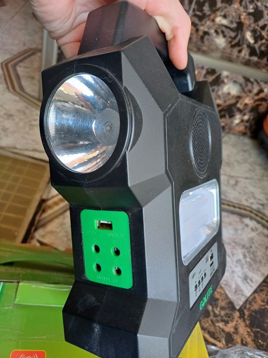 Kit portabil solar USB , Radio , mp3