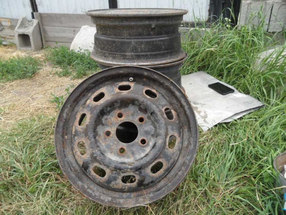 продам шины на авто  R15