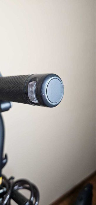 Продавам електрическа тротинетка Ninebot by Segway E2 Pro.