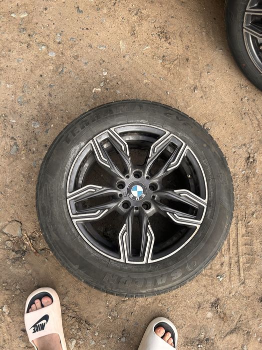Продам диск r17 с резиной