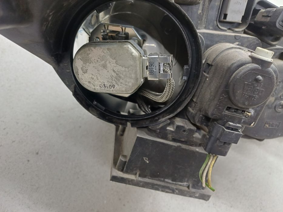 Ляв фар за пежо 607 с оригинален ксенон