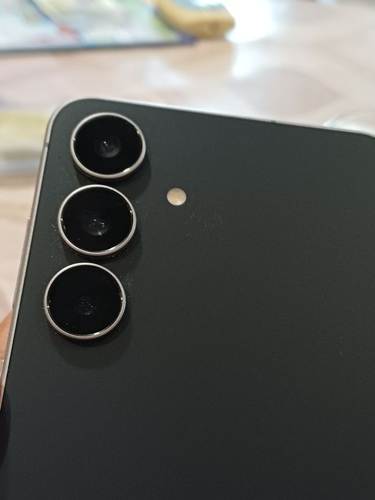 Продава се! SAMSUNG S25 FE