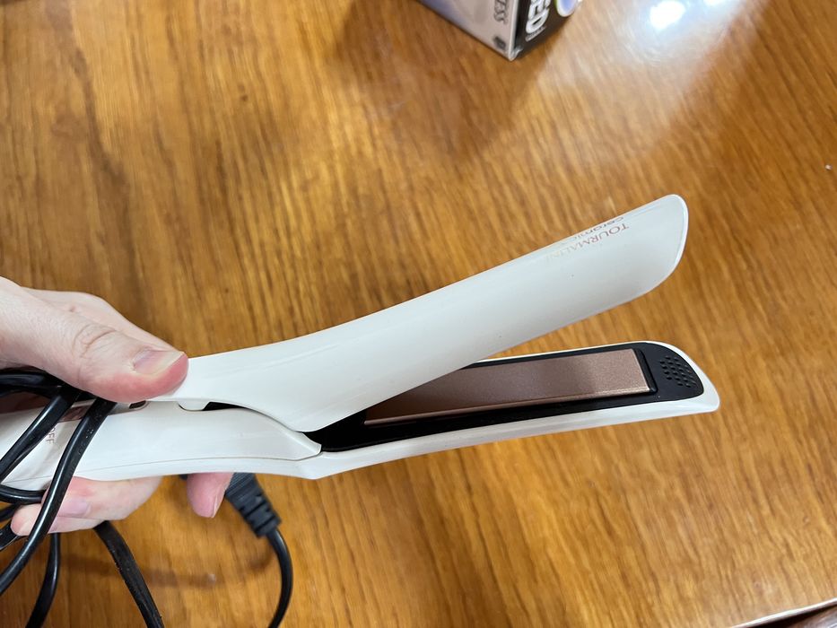 Продается утюжок для волос Vitek