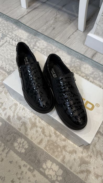 женская кожаная обувь