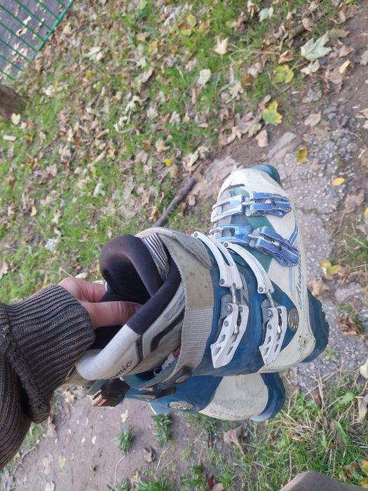 Обувки за ски, ATOMIC