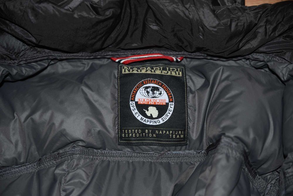 Napapijri оригинално пухено яке пухенка размер М