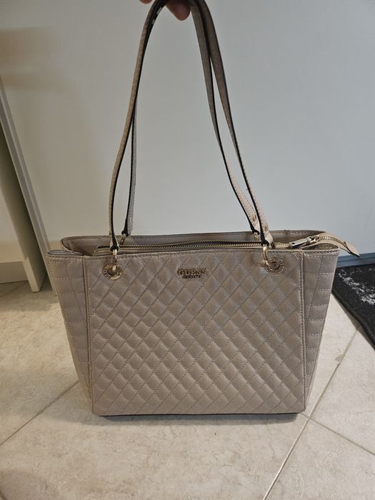 Оригинална дамска чанта Guess