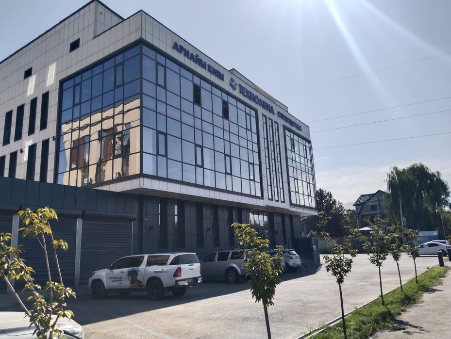 Сдается в аренду 2-й этаж отдельно стоящего здания — 550 м²