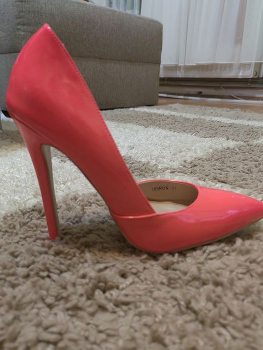 Pantofi stiletto roz neon