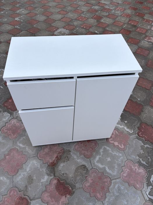 Продам тумбочку