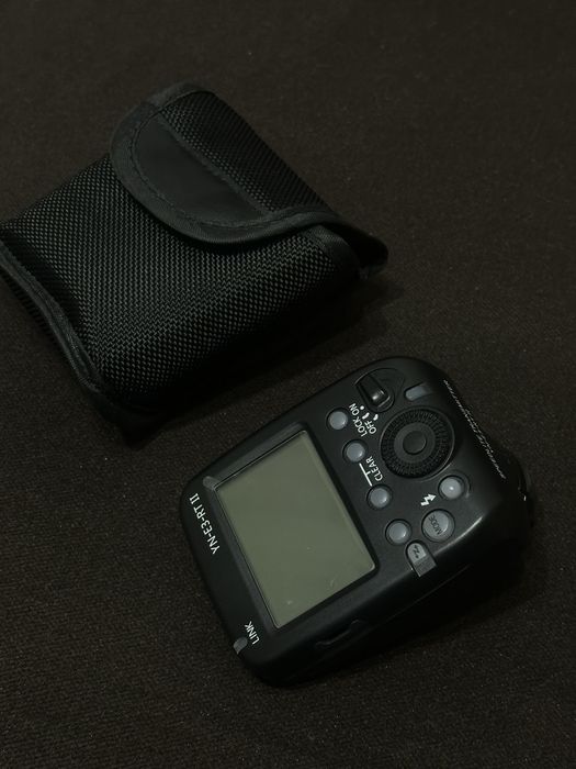 Продам вспышку и синхранизатор вместе