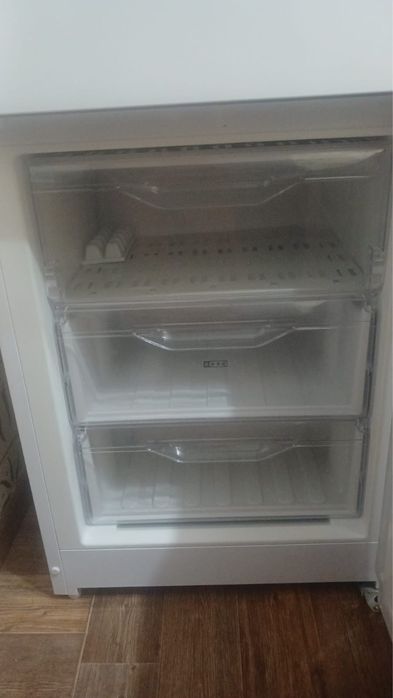 Продам холодильник Indesit DS 4180 W