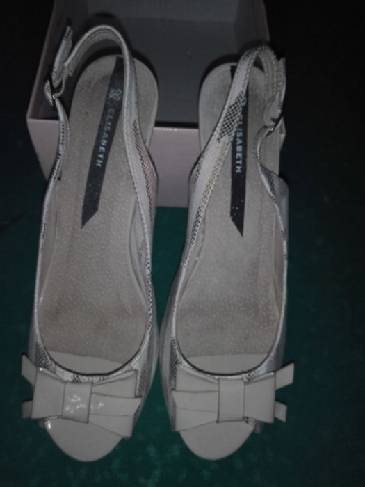 Кожаные босоножки женские