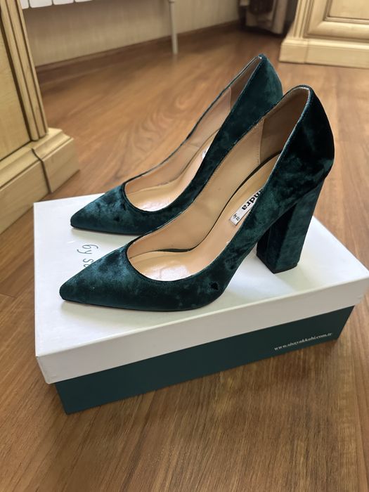 Бархатные туфли с каблуком