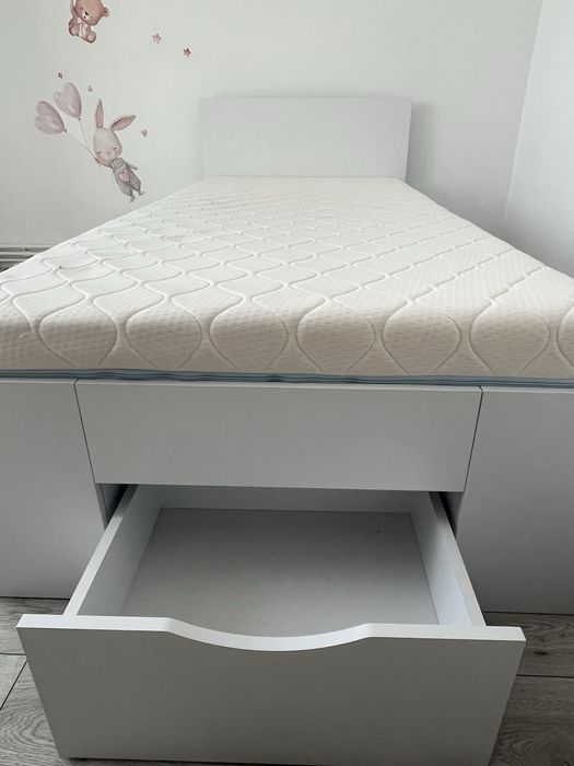 Pat alb cu spatii de stocare 200 x 90