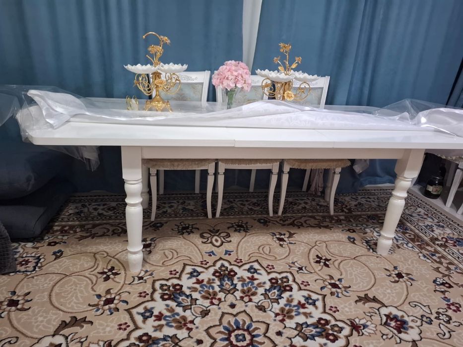 Стол со стульями