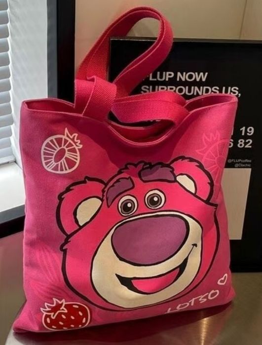 Бутылка под воду и сумка шоппер