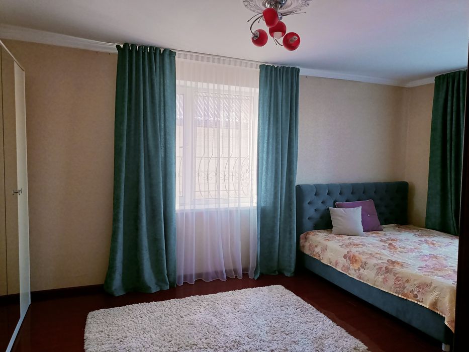 Продам коттедж в центре ( 12 микр)