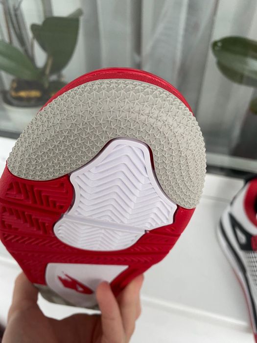 Jordan 4 retro fire red 42