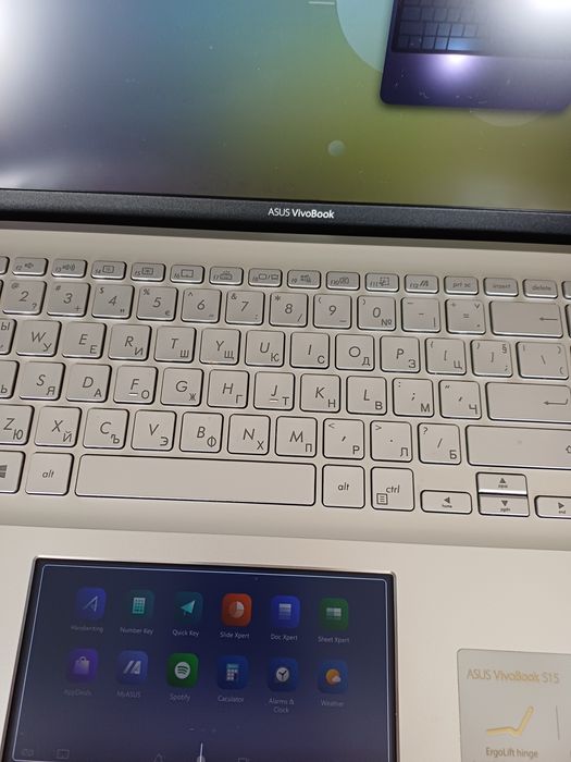 Asus VivoBook S15 x532fl със ScreenPad
