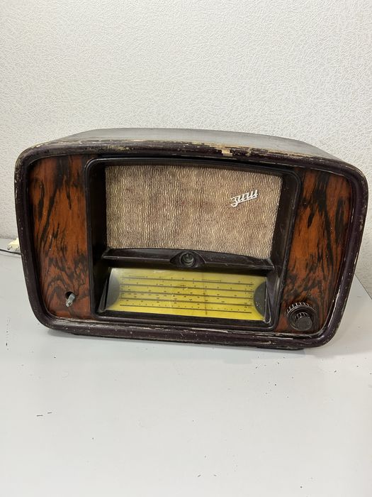 Продам радиоприемник СССР