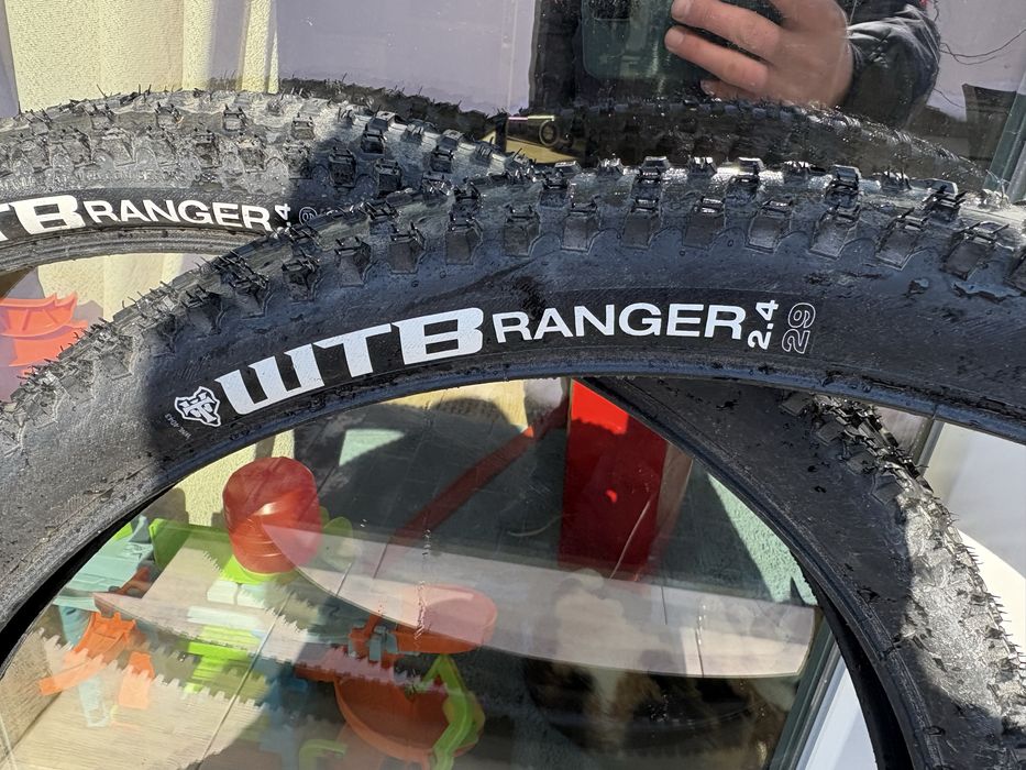 Vand 2 ANVELOPE WTB RANGER 2.4 X 29"+ 2 camere, impecabile, rulaj 54km
