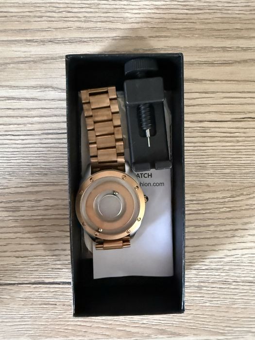 Продам кварцевые часы Eutour Magnet Watch