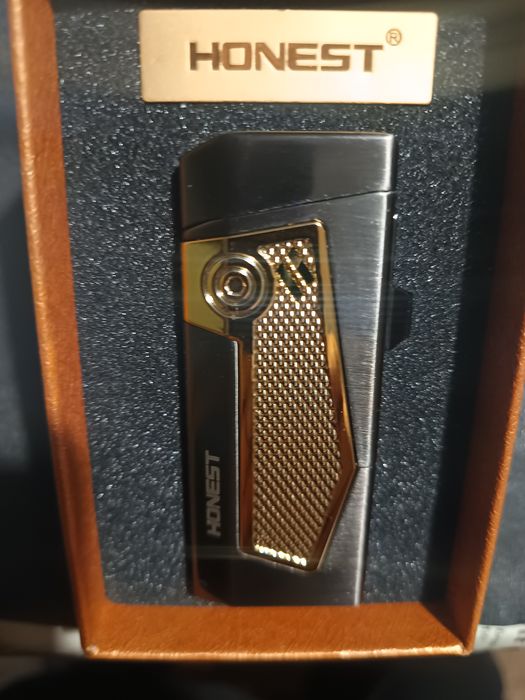 Продавам мощна газова запалка.