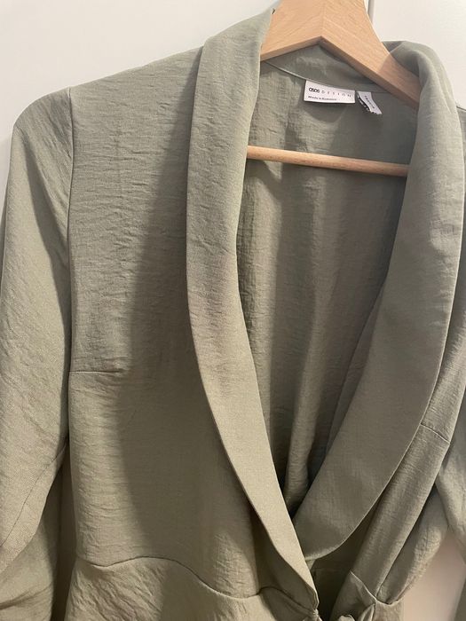 Зелена рокля тип “прегърни ме” Asos