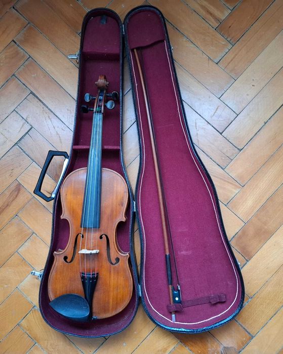 Vând vioară 4/4 copie Stradivarius stare foarte bună