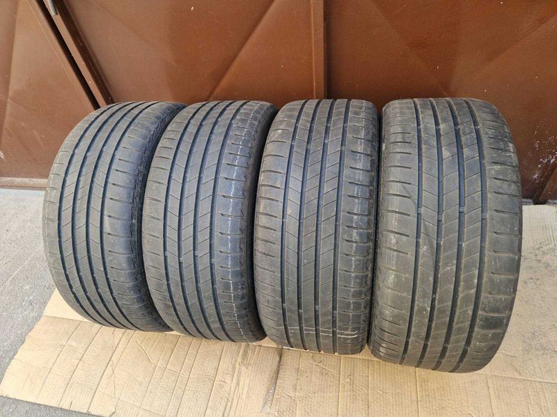 4 Bridgestone R18 225/40
летни гуми 
DOT5023