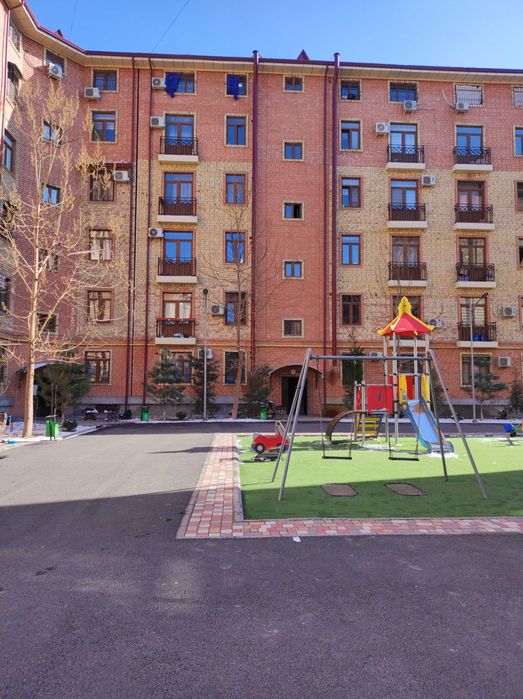 Sergeli hokimyat yonida 2 xonali kvartira bez maklet.