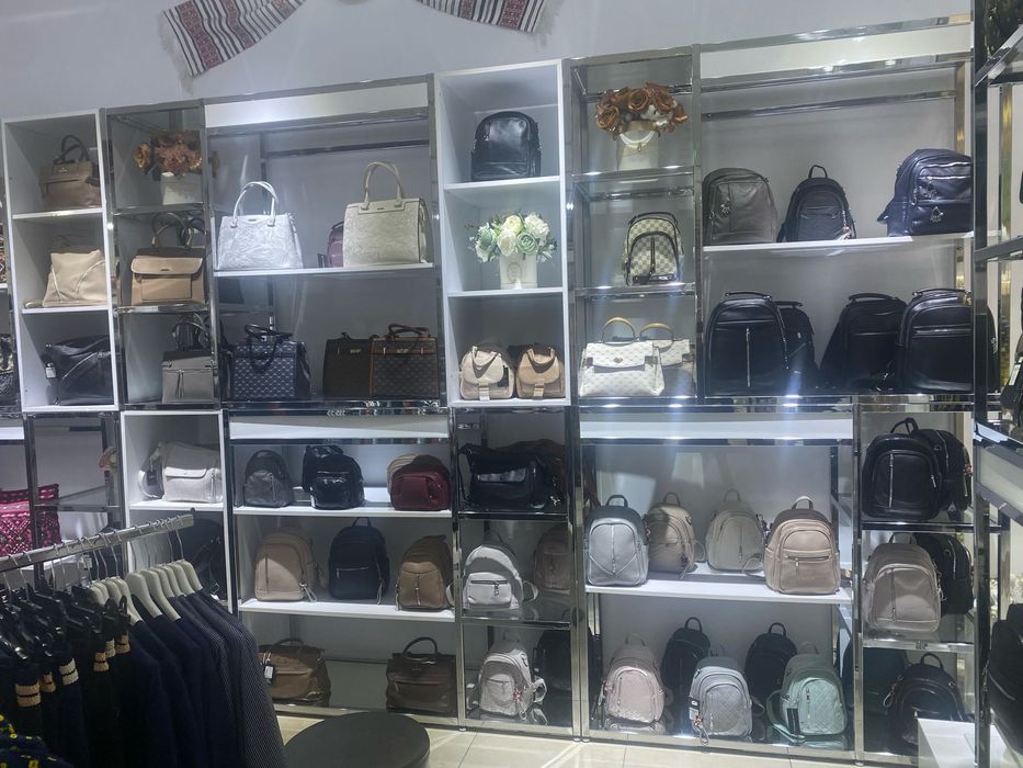 Gondole tip perete amenajare spatii comerciale