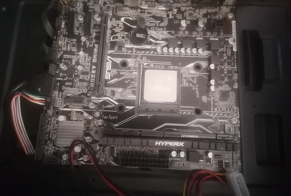Kit Cpu ryzen 5 2400g (grafica integrata), Asus prime A320M-K 16gb ddr4 2400 +cooler amd AMD Wraith Stealth