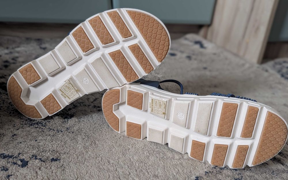 Нови сандали на Pavers N:38
