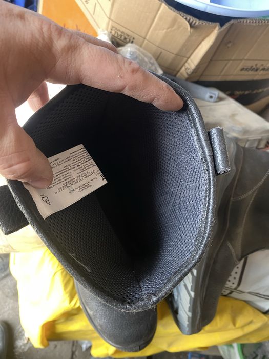 Продам рабочие сапоги с защитном наском