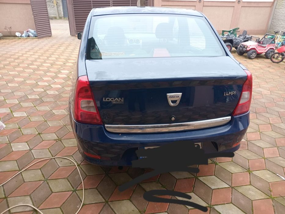 Vând Dacia Logan