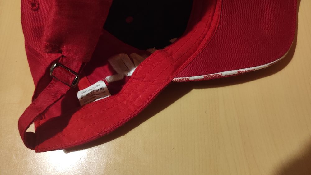 Шапки със козирка