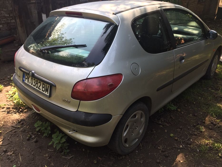 Пежо 206 на части счупен двигател