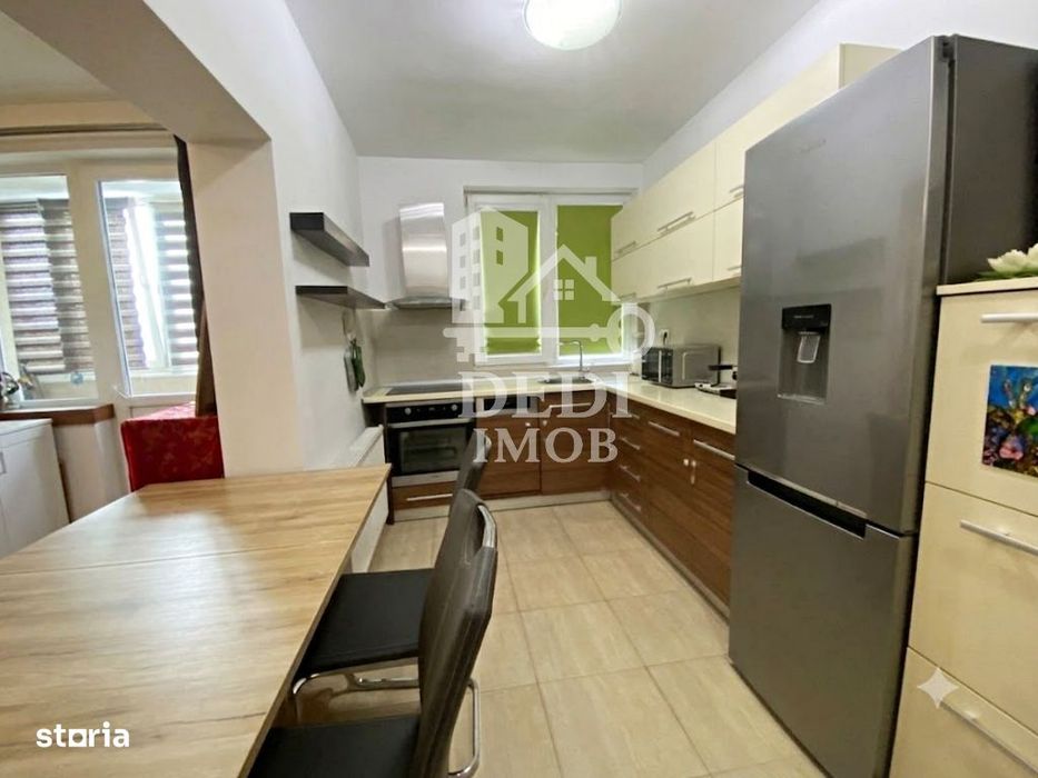 Apartament 3 camere de vânzare in zona Decebal, Oradea